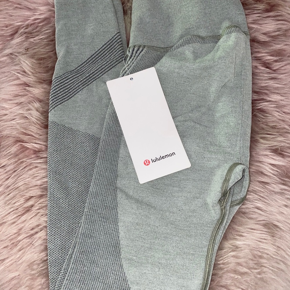 NWT! 28” LULU Aerial Silk Tight—size 6